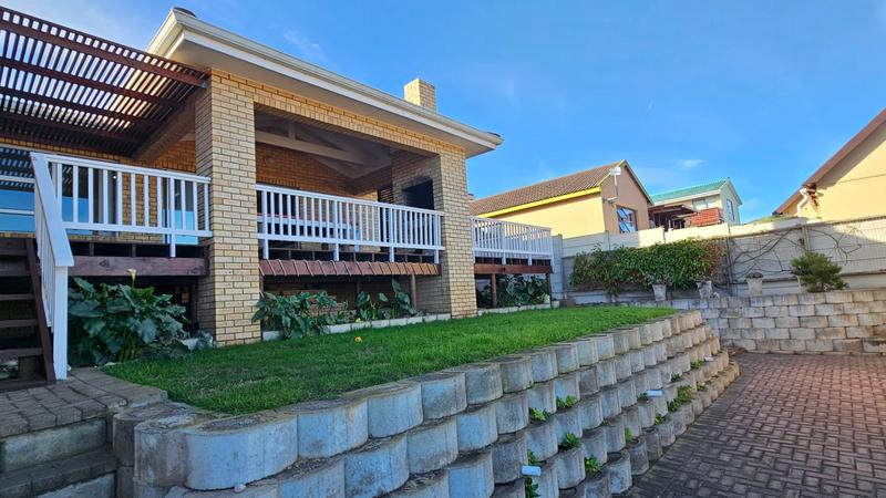 6 Bedroom Property for Sale in Dana Bay Western Cape
